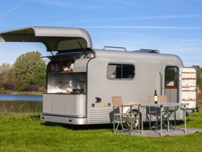 Lume Traveler, multi-activity-caravan van aluminium