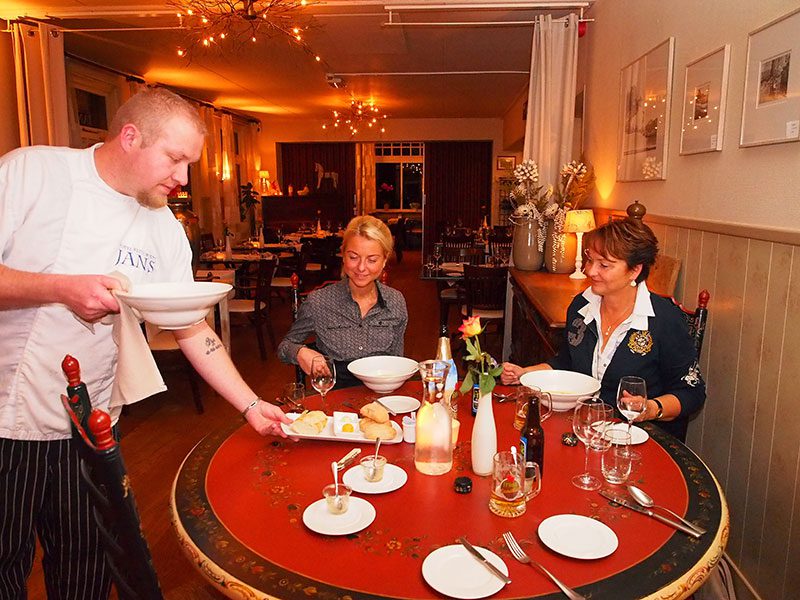 Een Frysk Diner 2016 in het met een Frysk Pompeblêd onderscheiden restaurant Jans in Rijs.