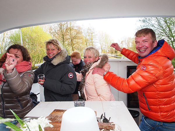 De Sloep Fan Fryslân, eens een reddingsvaartuig, nu een polonaiseboot.