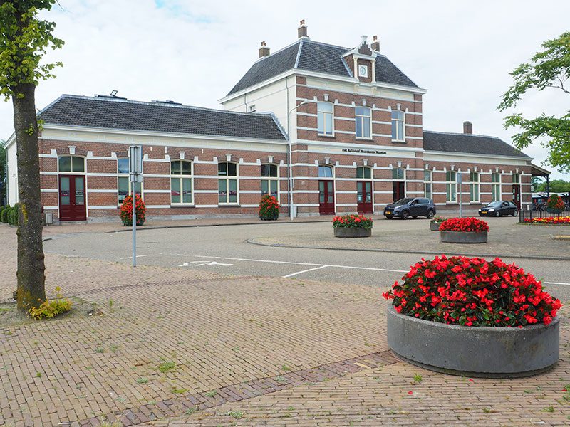 Het Nationaal Modelspoormuseum is gevestigd in het NS-Arriva station van Sneek, aan de rand van het centrum van de Elfstedenstad.