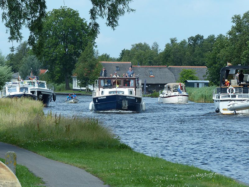Nationaal Park Weerribben-Wieden is een fantastisch watersportgebied met veel pittoreske stadjes en dorpjes in en om de diverse natuuurgebieden. 