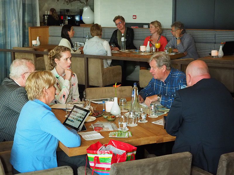 Onderstaande foto’s van Friesland Holland Nieuwsdienst geven een impressie van de touroperatoravond in het Leeuwarder WTC expohotel.