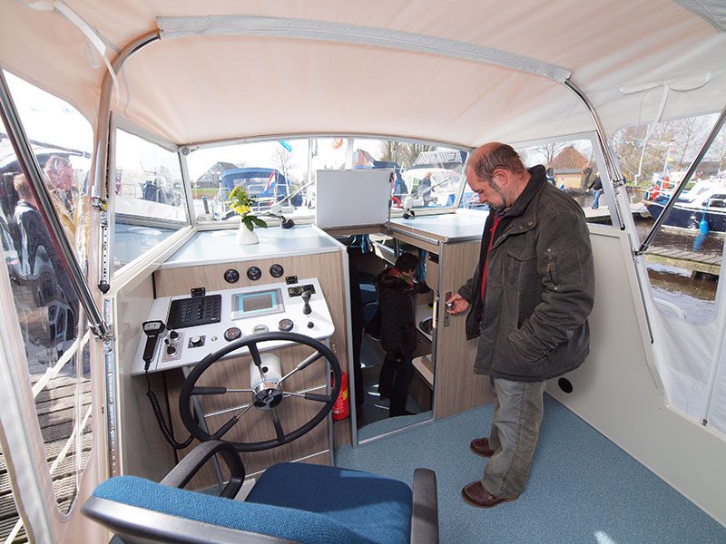 De Doerak 780.NL is een zeer gebruiks- en seniorvriendelijk elektrisch aangedreven motorjacht, gebouwd door Doerak Sneek voor verhuurder Holiday Boatin, ook in Sneek. De Duitse firma Siemens heeft meegedacht. 