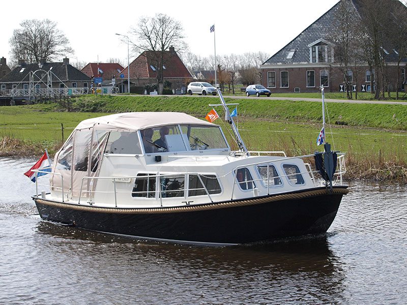 De Doerak 780.NL is een zeer gebruiks- en seniorvriendelijk elektrisch aangedreven motorjacht, gebouwd door Doerak Sneek voor verhuurder Holiday Boatin, ook in Sneek. De Duitse firma Siemens heeft meegedacht. 