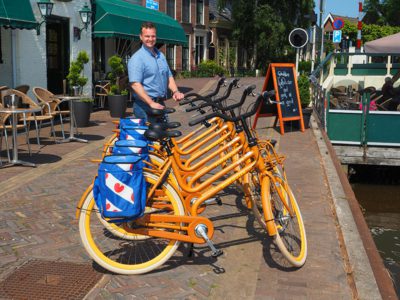 Off the Boat On the Bike van start aan Elfstedenroute in Burdaard!