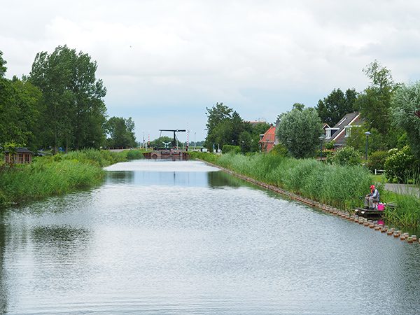 De Veenhoop ligt tussen Grou en Drachten, in een omvangrijk waterrijk natuurgebied.