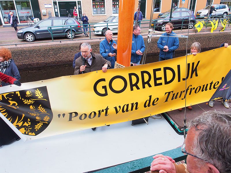 Gorredijk manifesteert zich vanaf 2016 als de poort van de Friese turfroute, klein, maar gezellig en alle winkels aan of dichtbij de kade.