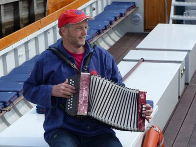 Rondvaarten door stadje en op IJsselmeer langs highlights en markten