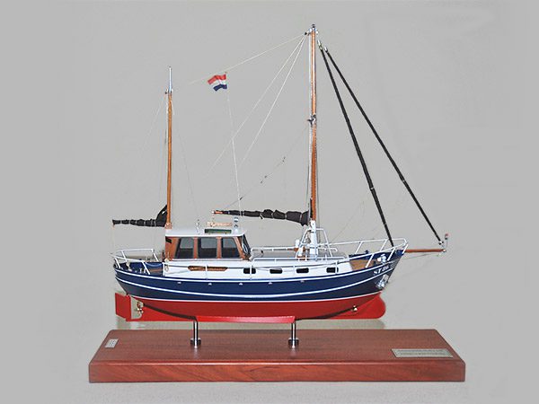 De Staverse Kotter is klaar voor de “tewaterlating” in het Scheepvaartmuseum in Amsterdam. 