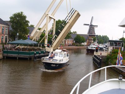 Steeds meer bruggen en sluizen doorlopend open!