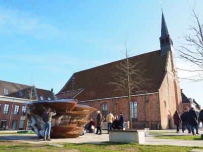 Steeds veranderende IJsfontein in Dokkum trekt wekelijks honderden bezoekers