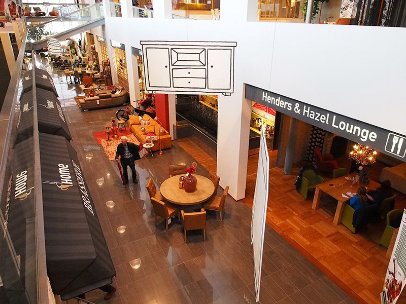 In de sfeervolle Henders & Hazel-lounge in Home Center, tegenover de nieuwe brasserie, vindt 5, 6 en 7 maart 2015 de streekproductenmarkt ‘Proef Friesland!’ plaats.