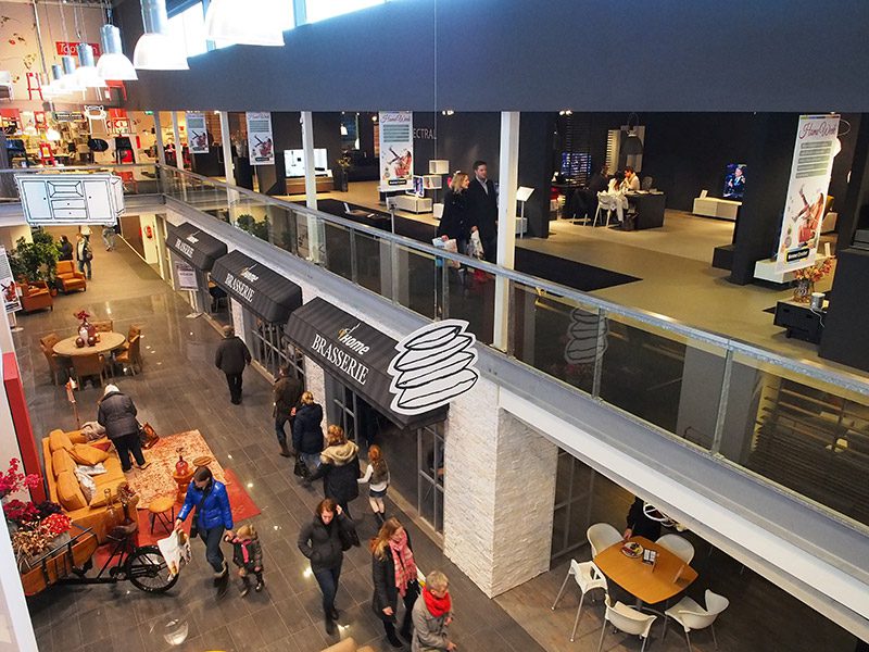 In de sfeervolle Henders & Hazel-lounge in Home Center, tegenover de nieuwe brasserie, vindt 5, 6 en 7 maart 2015 de streekproductenmarkt ‘Proef Friesland!’ plaats.