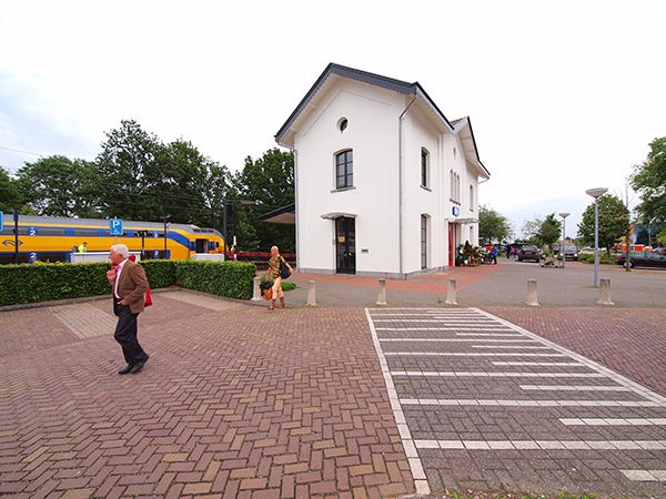 NS-station Wolvega ligt midden in het grote vakantiegebied Friese Wouden en Nationaal Park Weerribben-Wieden.
