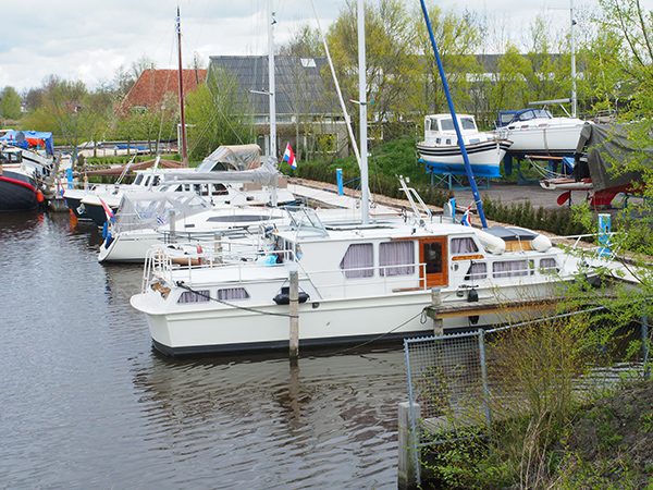 Eén van de twee haventjes van Watersport Twee Provinciën.