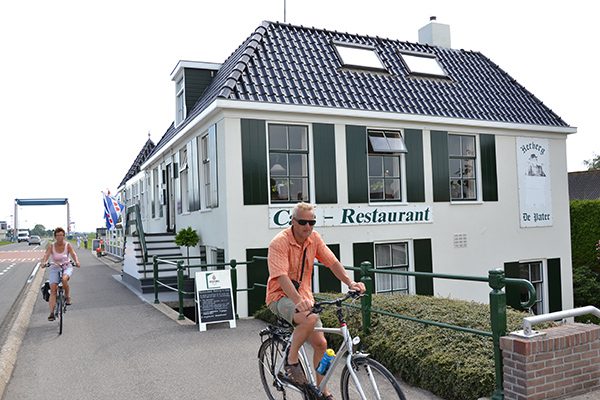 Telecom-provider T-mobile zou slecht presteren in Noordoost Friesland, zoals hier in Dokkumer Nieuwezijlen, aan de grens met Groningen, één van de entrees van UNESCO Werelderfgoed Waddenzee.