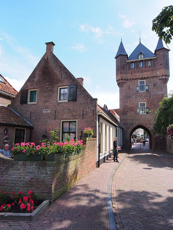 In de oude Hanzestad Hattem wordt onder andere het Anton Pieck-museum bezocht.