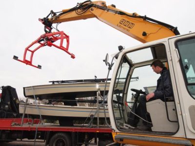 Vrachtwagen snel geladen met botenklem