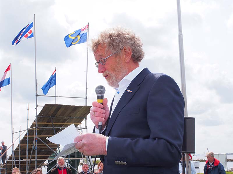 Jack van den Berg, voorzitter van de Stichting Friese Tjottervloot, is erg blij met het nieuwe onderkomen van “zijn” vloot. Hij gaat nu zelf varen, met zijn echtgenote, in een Winner 11.20 van Friesland naar Stockholm, en weer terug natuurlijk.