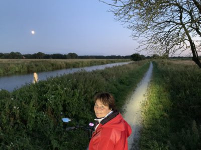 Waarom de directie van Friese reisorganisatie bij maanlicht fietst