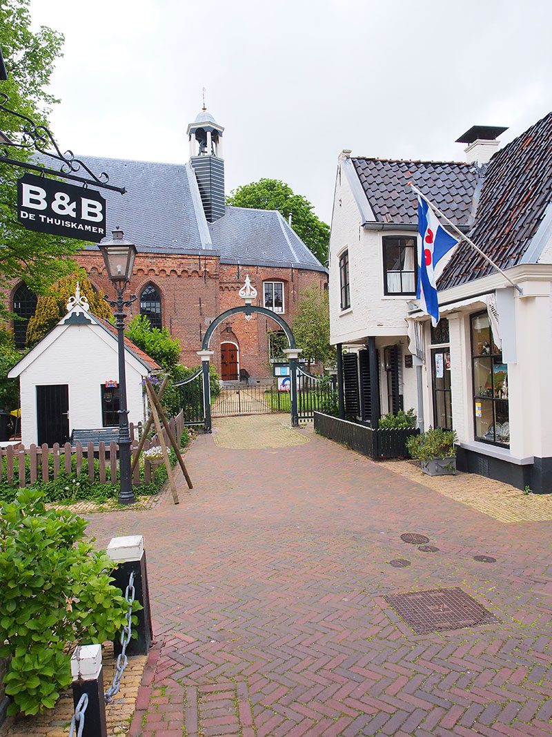 Stegentocht in Grou, het Friese waterdorp dat van origine uit allerlei eilandjes bestaat.