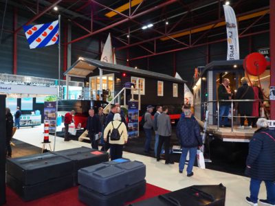 Watersportbeurs in Leeuwarden heeft succes met nieuwe opzet: meer bezoekers en enthousiaste exposanten