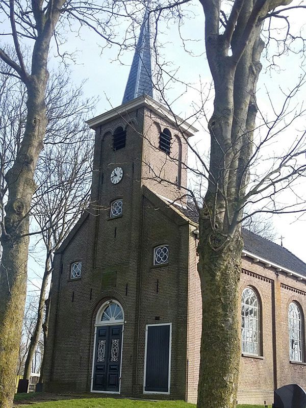 De kerk van Hiaure maakt nu ook deel uit van de winkeltjesroute in het Noord-Friese terpenland.