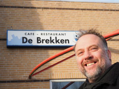 Zanger Albert Hessels maakt van verbrand restaurant ‘gezelligste tent van Friesland’