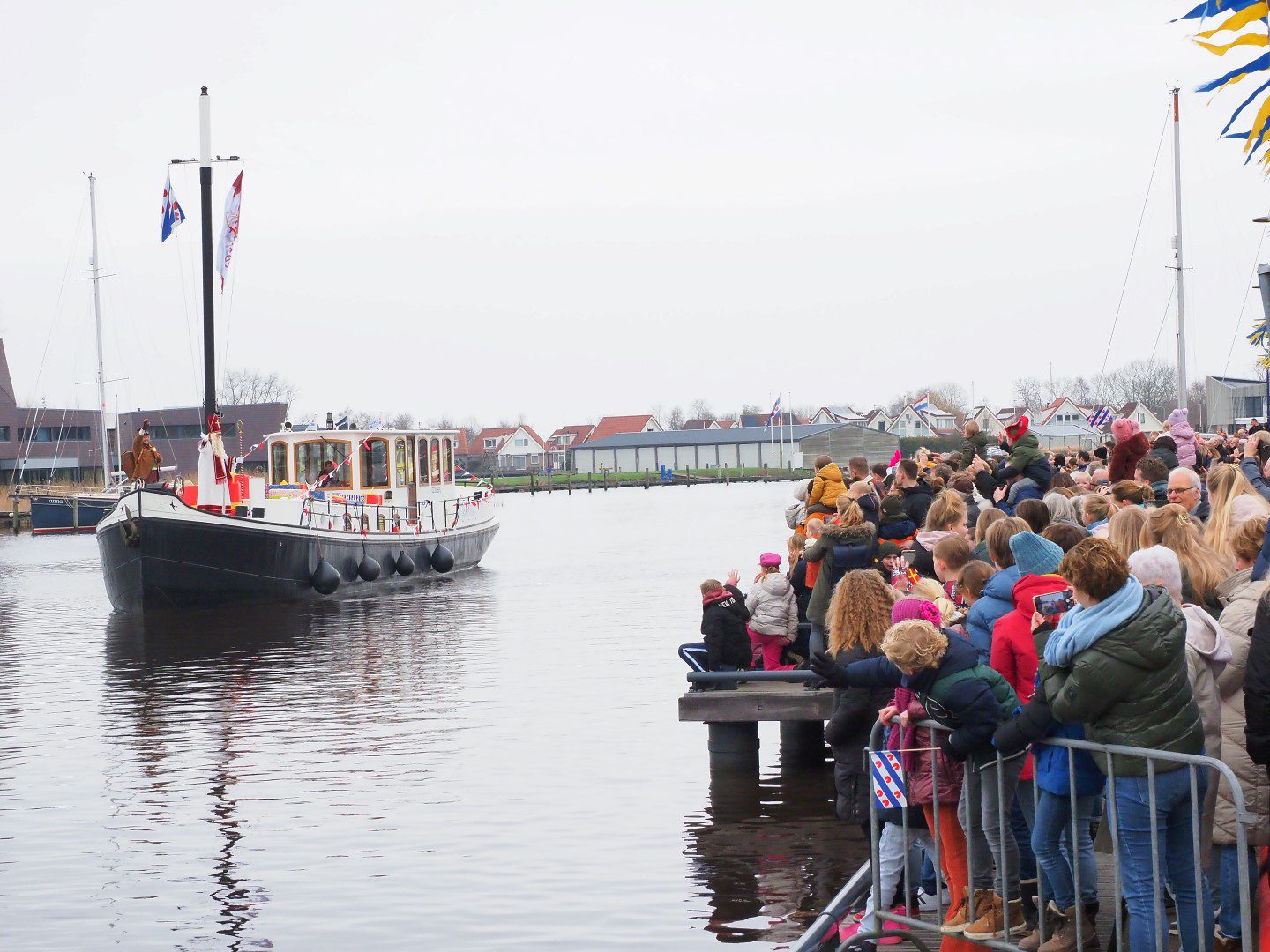 Aankomst boot Sint Piter met zijn hulp Aldemar