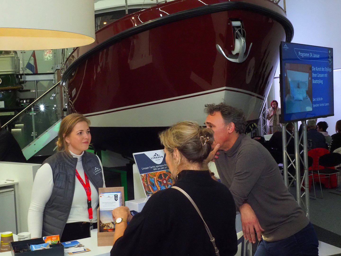 Sandra Kroon in stand van Linssen Yachts