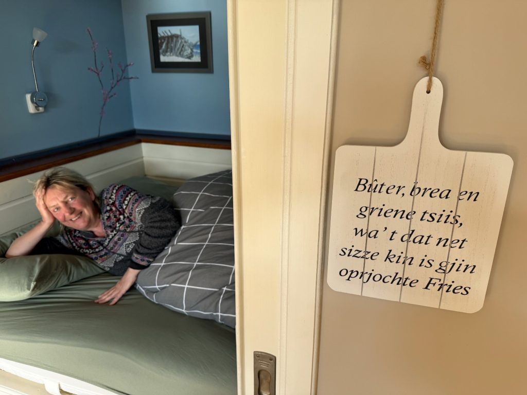 Vrouw in bedstee